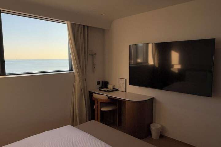 Room 8 of 37