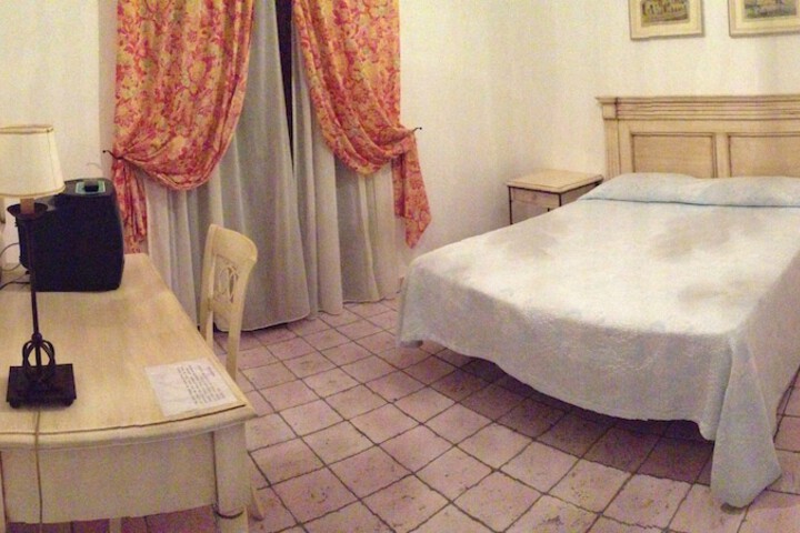 Room 6 of 44