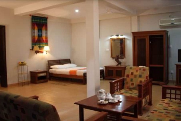 Room 5 of 9