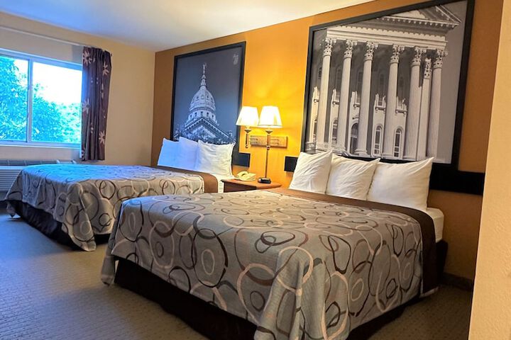 2 Queen Beds (18 of 20)