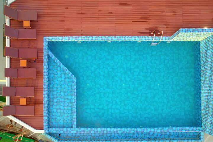 Pool 40 of 100