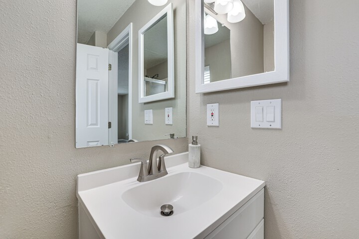 5 Mi to Ski Resort: Mtn-view Townhome in Dillon
