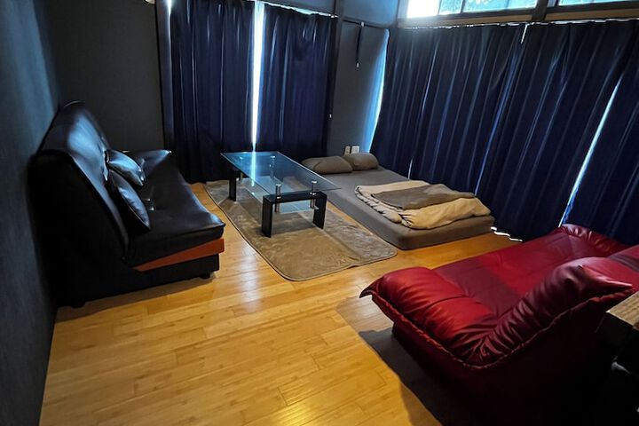 Room 53 of 172