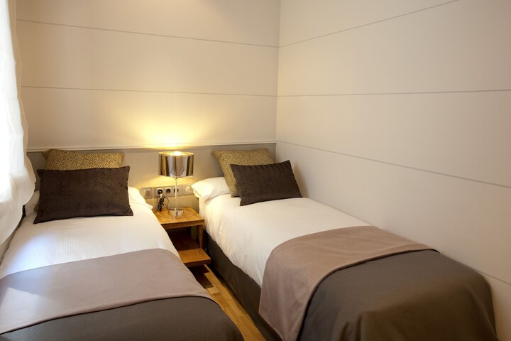 Room 3 of 65