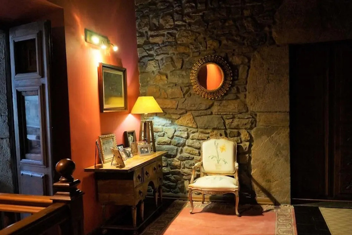 Room 7 of 17