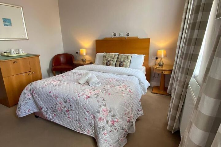 Room 4 of 40