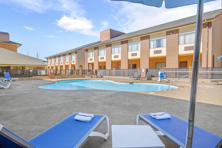 Pool Hotel