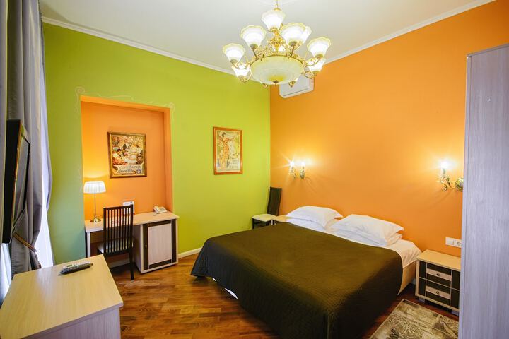 Room 8 of 43