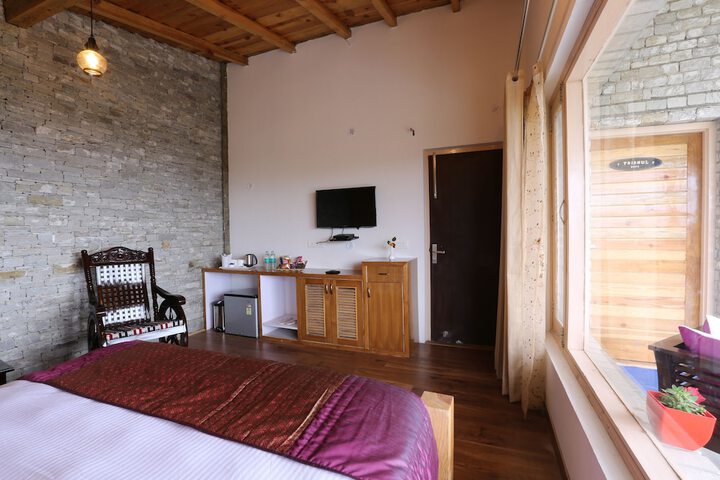 Room 2 of 33