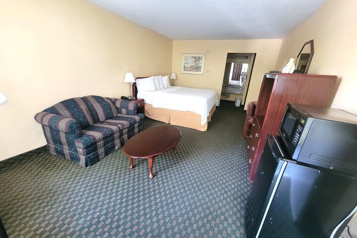 1 King Bed (2 of 2)