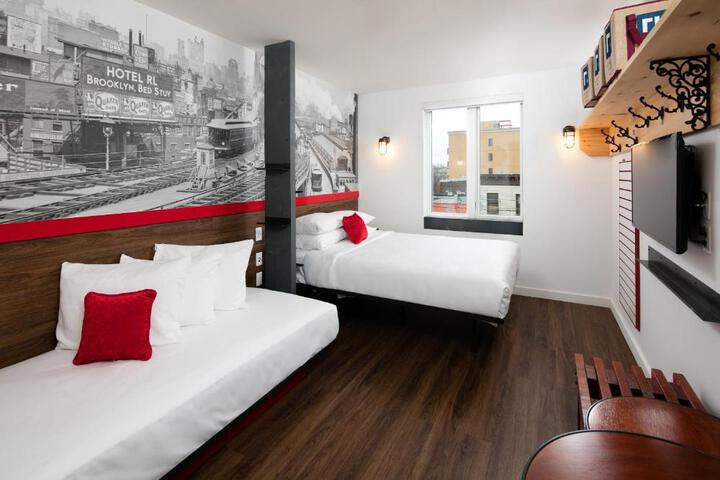 Queen Bed with Sofa (3 of 10)