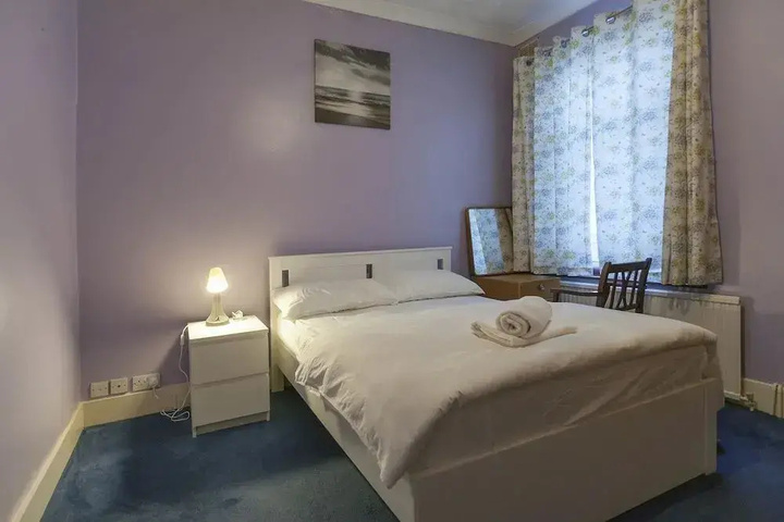 Room 3 of 10