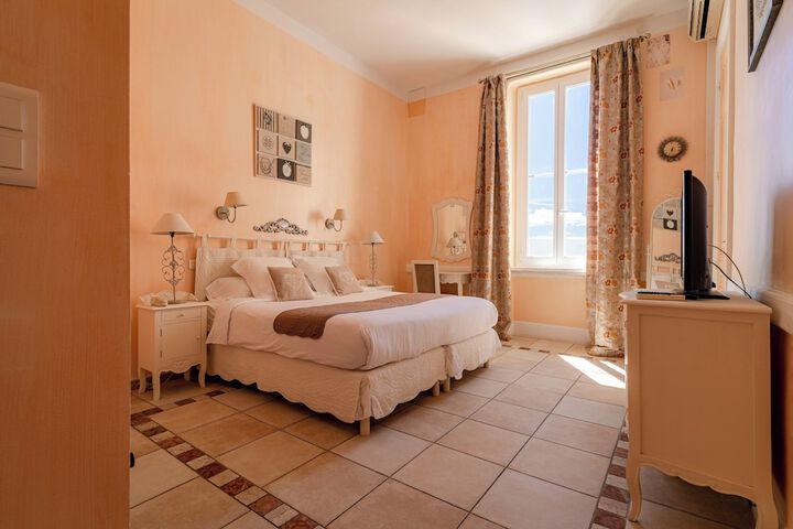 Room 26 of 80