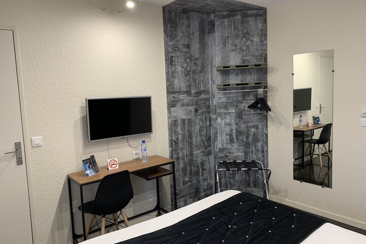 Room 4 of 38