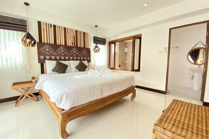 Room 32 of 77
