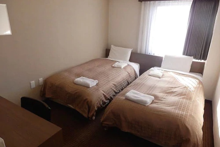 Room 12 of 37