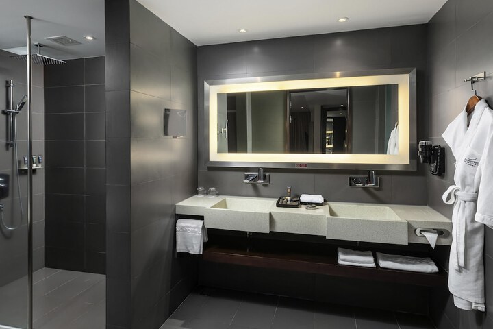 Room 42 of 155