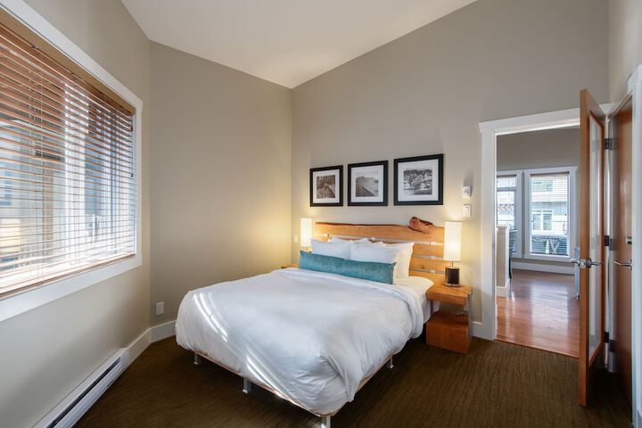 Room 6 of 75