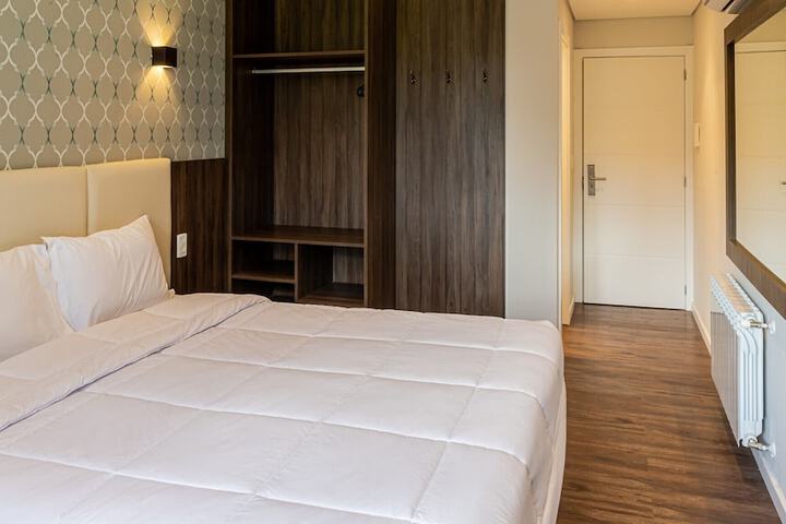 Room 17 of 38