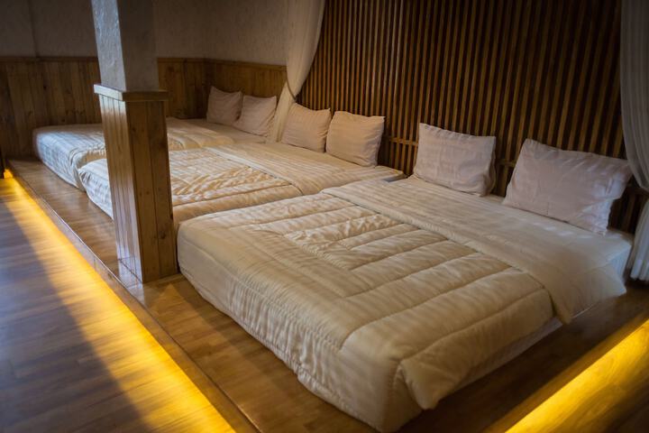 Room 17 of 37