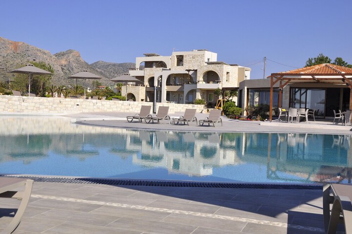 Pool 126 of 340