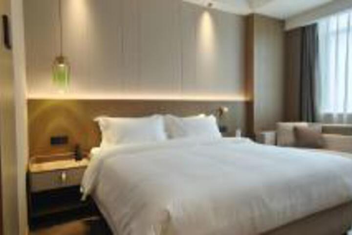 Room 7 of 8