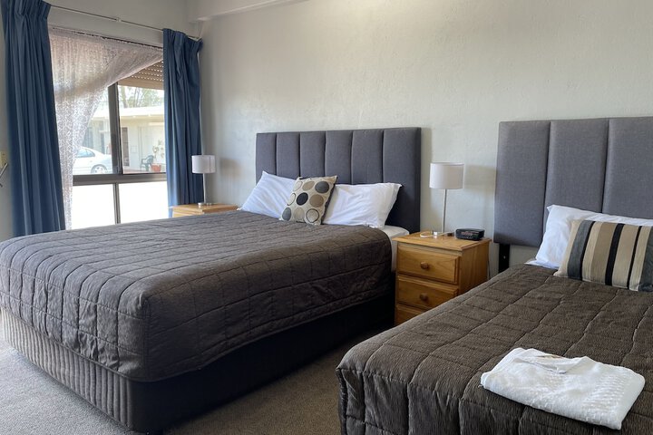 Room 3 of 16