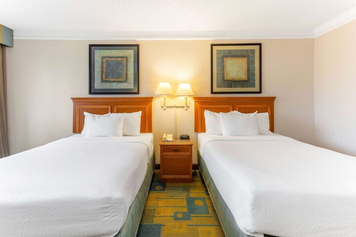 2 Double Beds Deluxe Room Courtyard View (4 of 10)