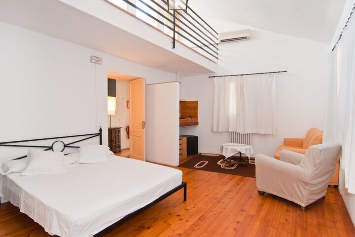 Room 7 of 34