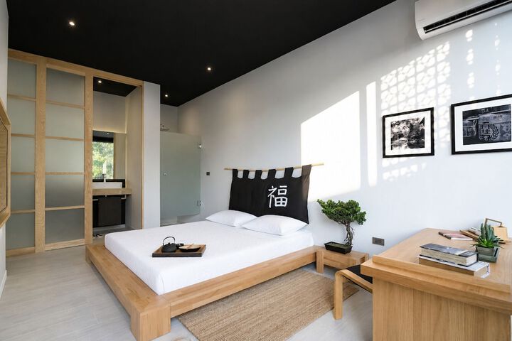 Room 42 of 154