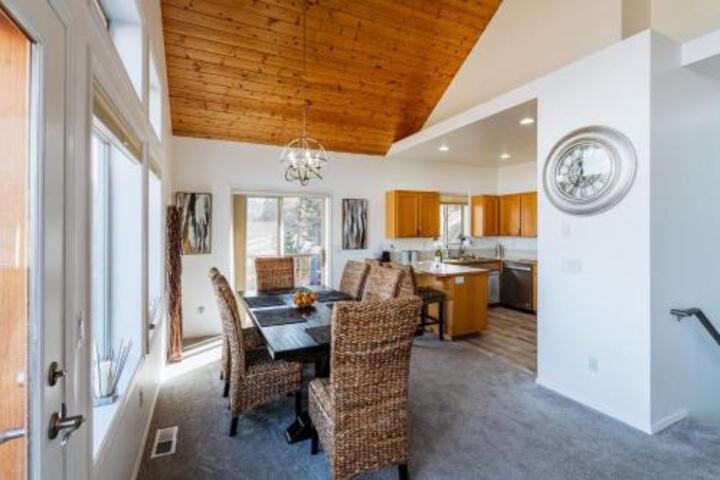 Tailwinds Farm Secluded on the River Amazing Views 4 Bedroom Home by RedAwning in Bend, OR