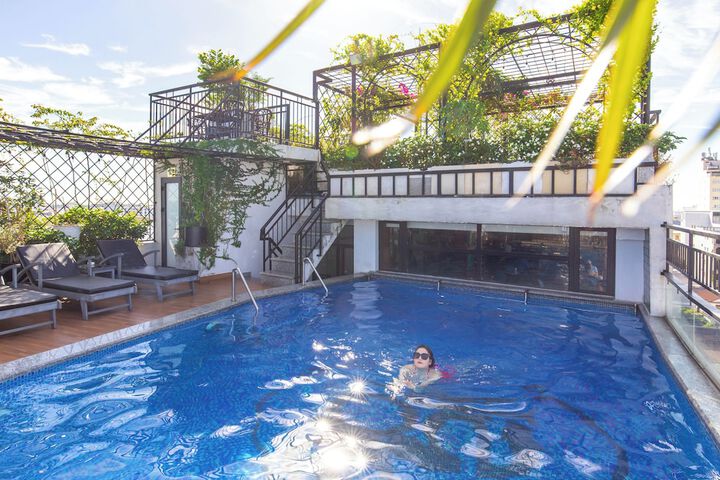 Pool 24 of 39