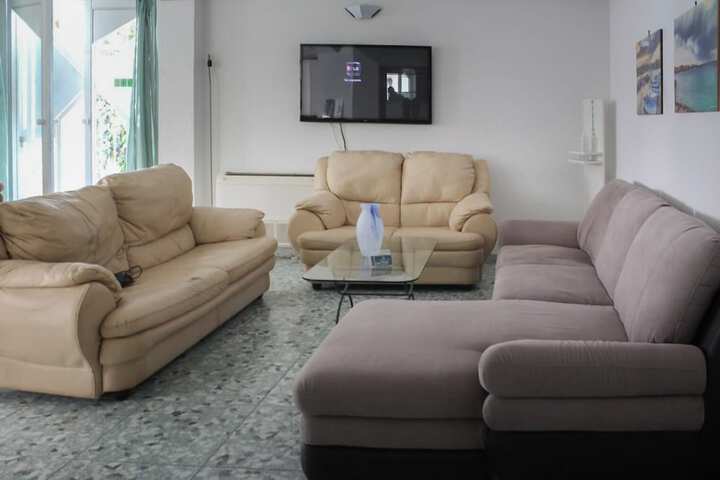 Room 16 of 28