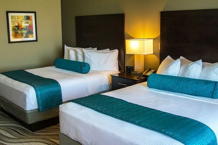 2 Queen Beds (4 of 5)