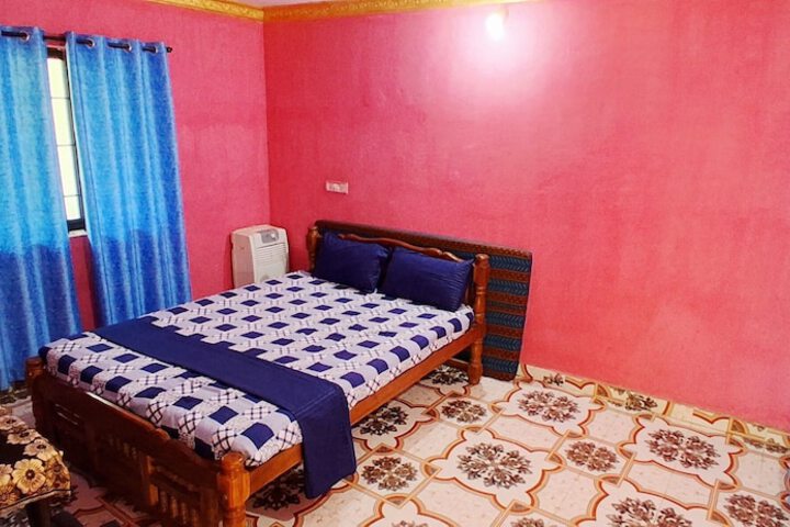 Room 9 of 33