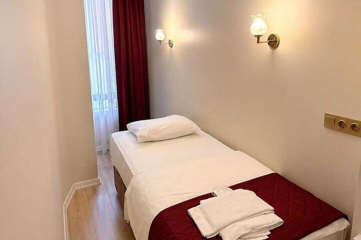 Room 6 of 23