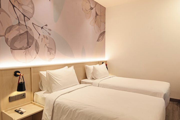 Room 4 of 24