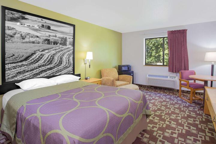 1 Queen Bed (35 of 35)