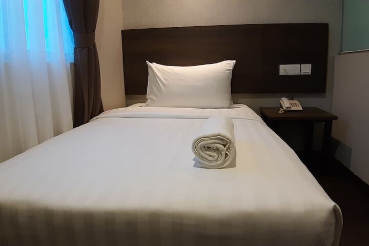 Room 18 of 138