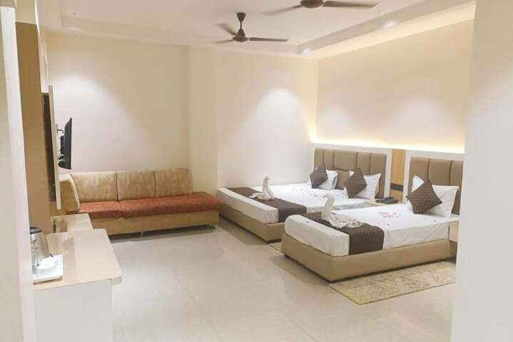 Room 4 of 24