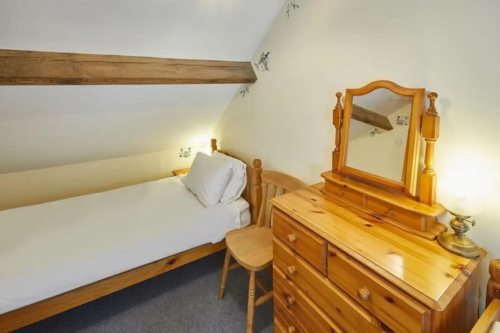 Room 3 of 16