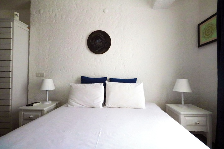 Room 6 of 27