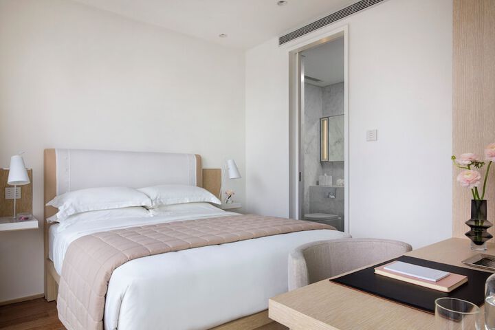 Room 9 of 35