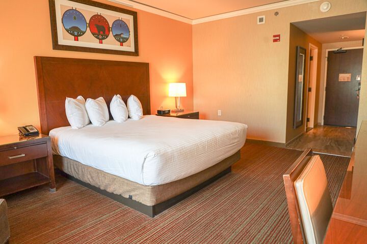 1 King Bed (7 of 8)