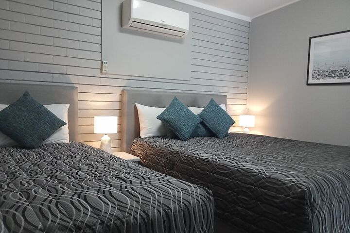 Room 9 of 31