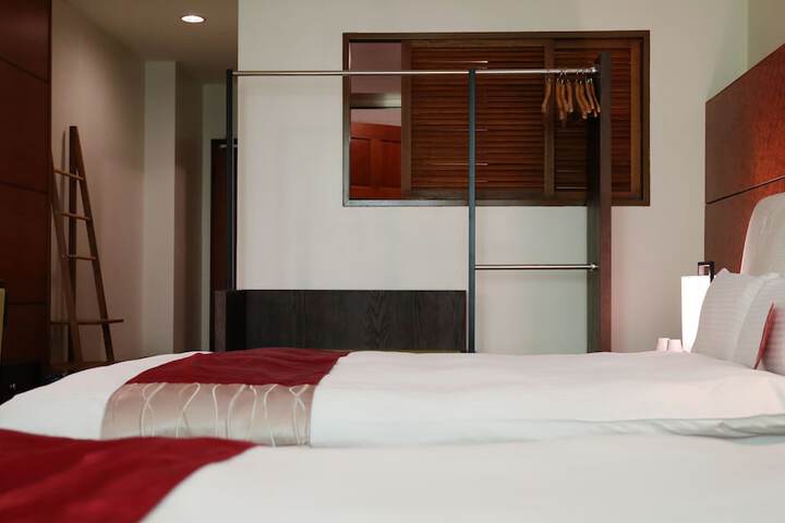 Room 6 of 180