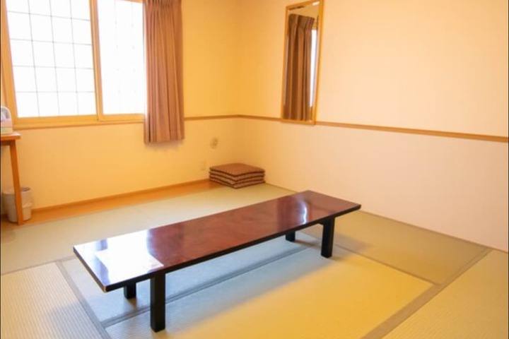 Room 12 of 40