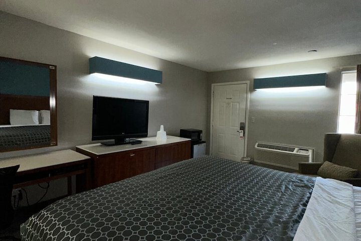 1 King Bed (14 of 20)