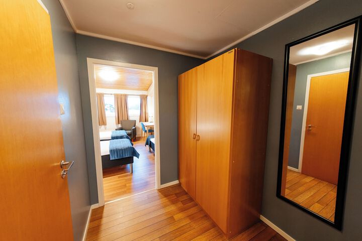 Room 72 of 199