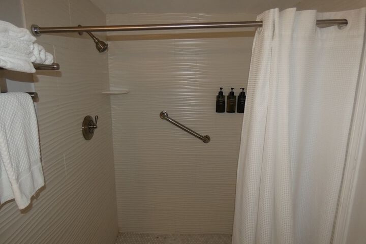 Room 65 of 98